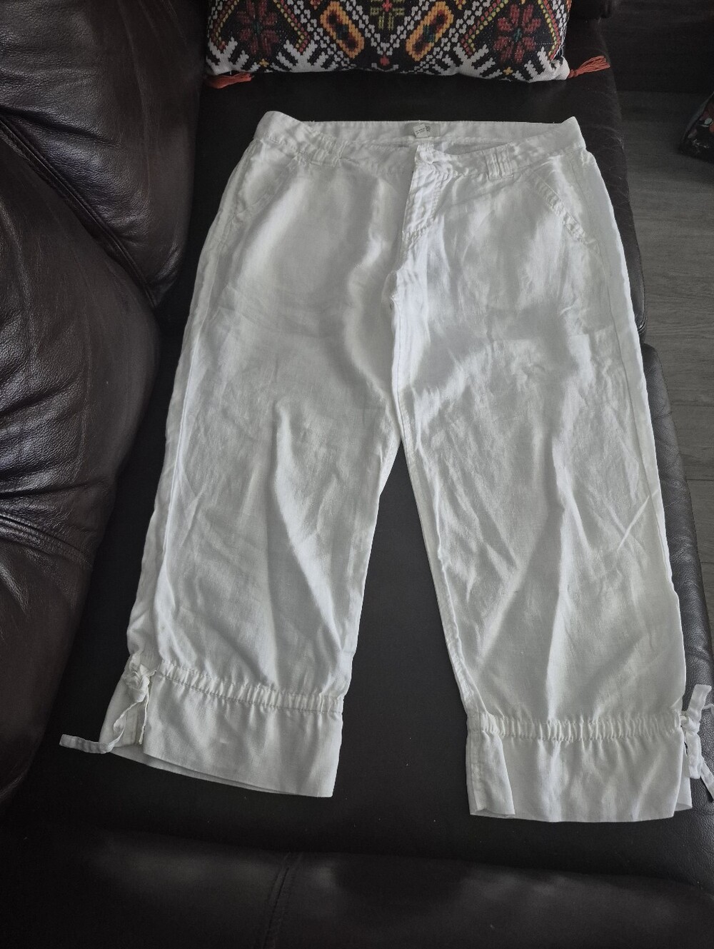 Jacob White Linen Capri